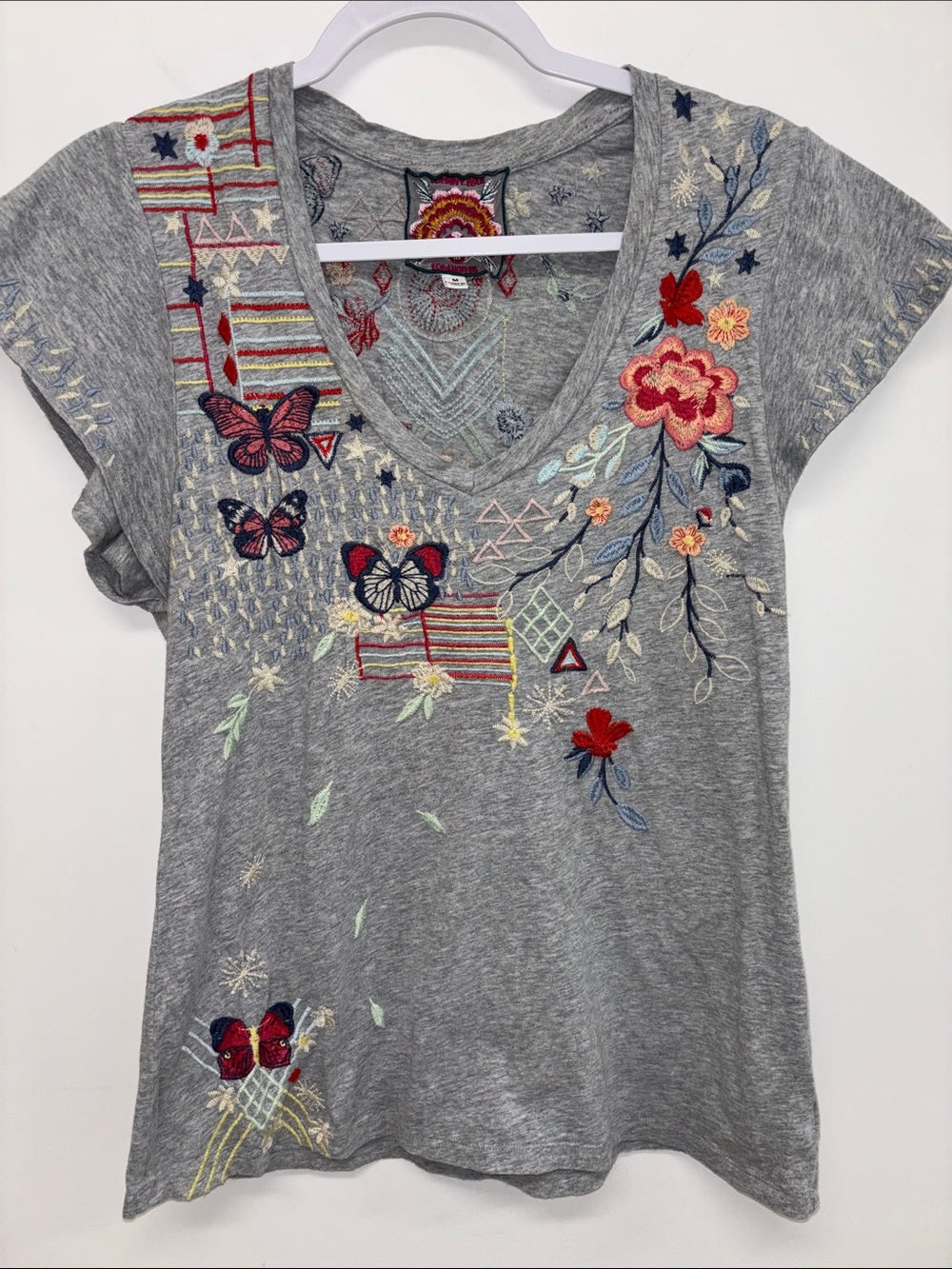 Johnny Was embroidered butterfly floral v neck tee t shirt M